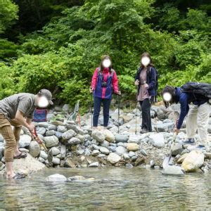 皆で入れば恥ずかしくない！切明温泉「河原の湯」混。